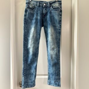 Woman’s Distressed Jeans